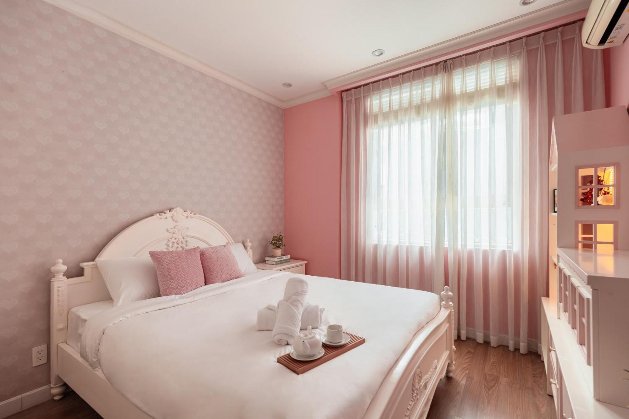 Apartment Spacious 4br Apat At Saigon Centre With Pool, Supermarket, View