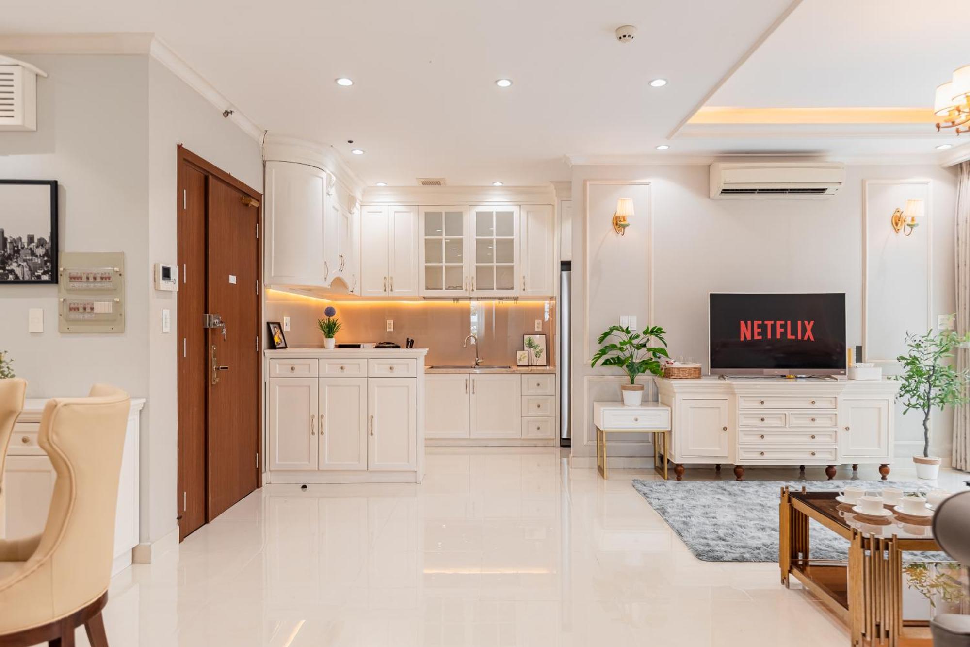 Apartment Spacious 4br Apat At Saigon Centre With Pool, Supermarket, View Ho Chi Minh City