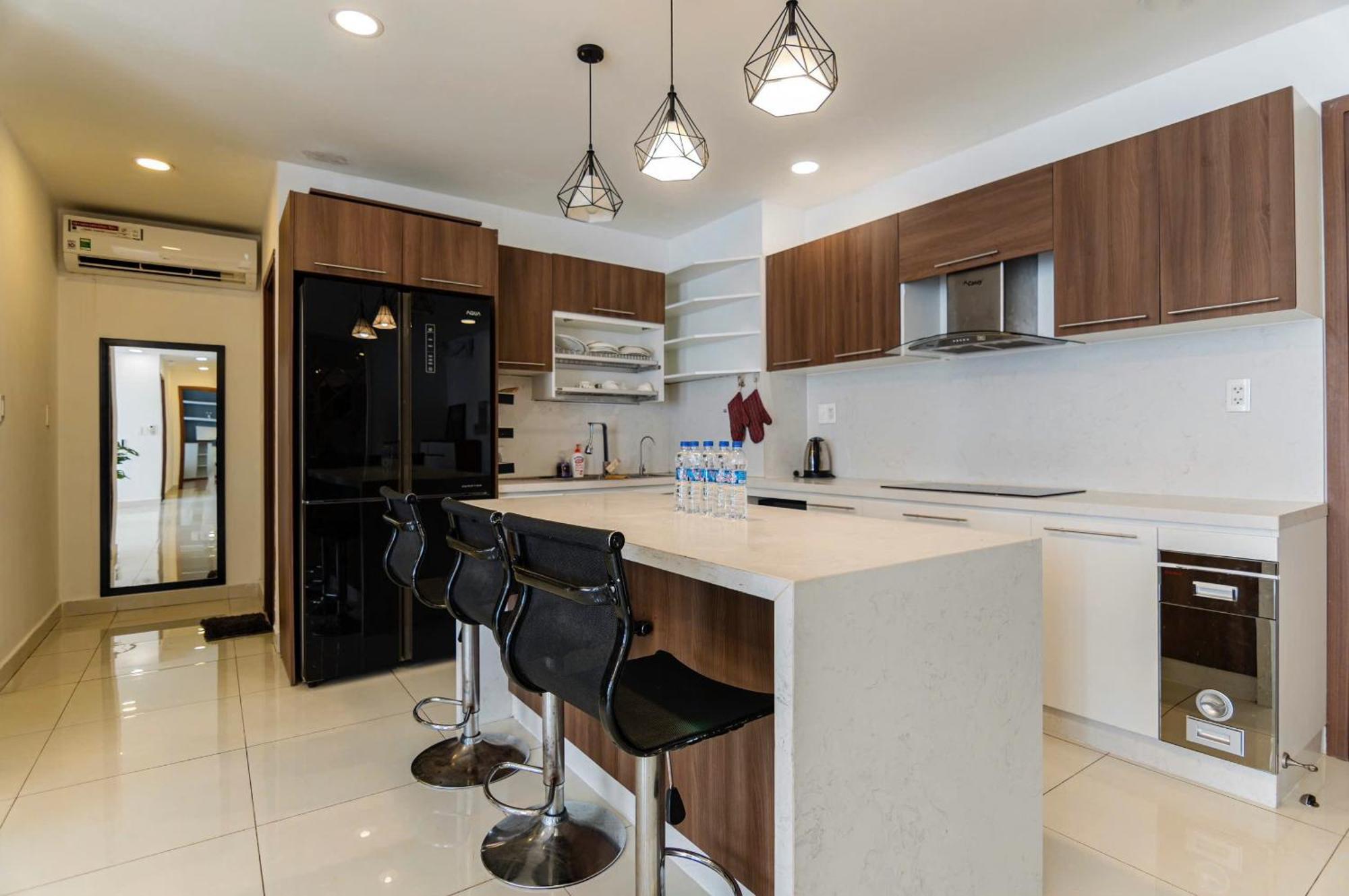 Apartment Spacious 4br Apat At Saigon Centre With Pool, Supermarket, View *