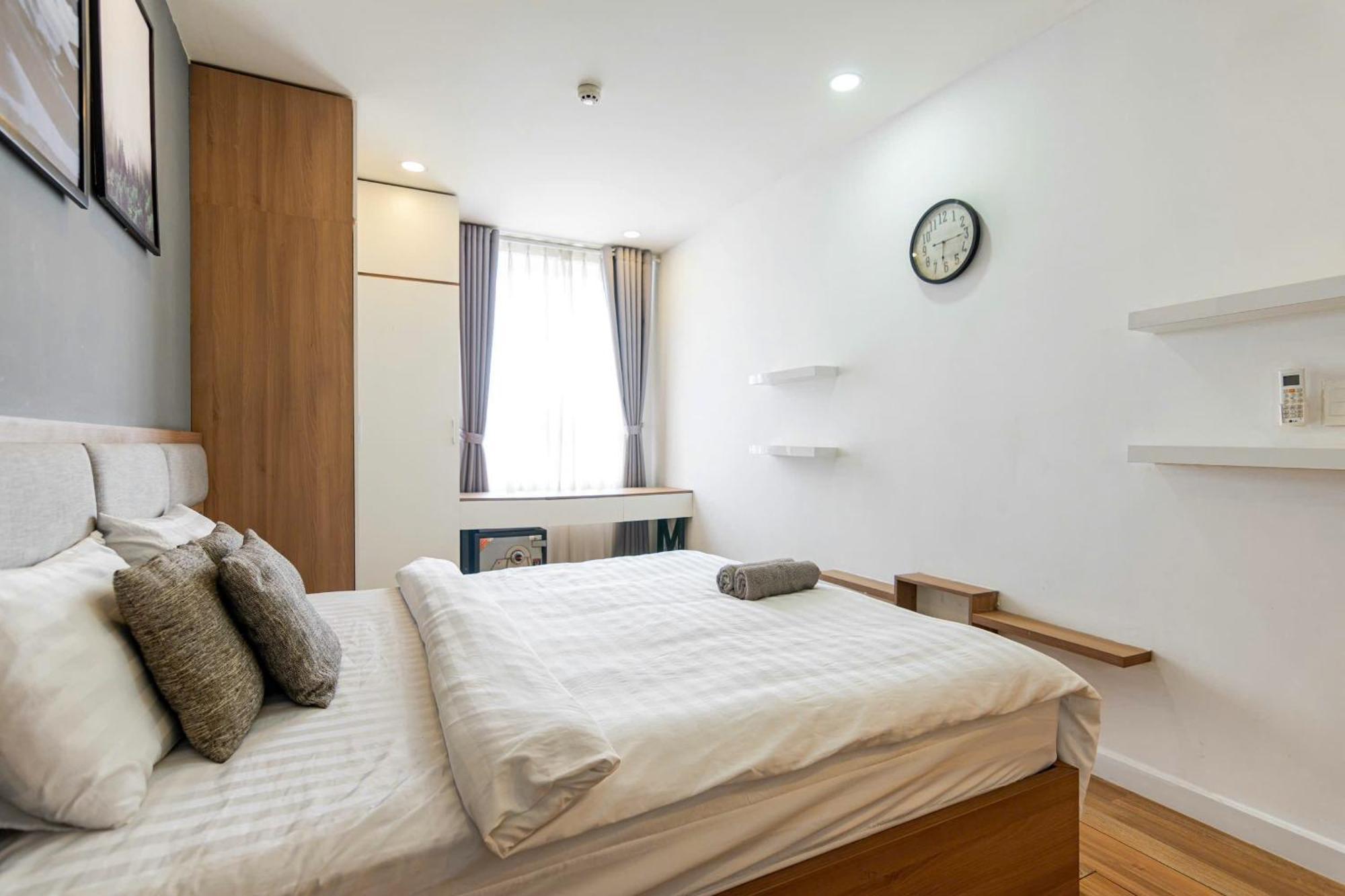 Apartment Spacious 4br Apat At Saigon Centre With Pool, Supermarket, View *