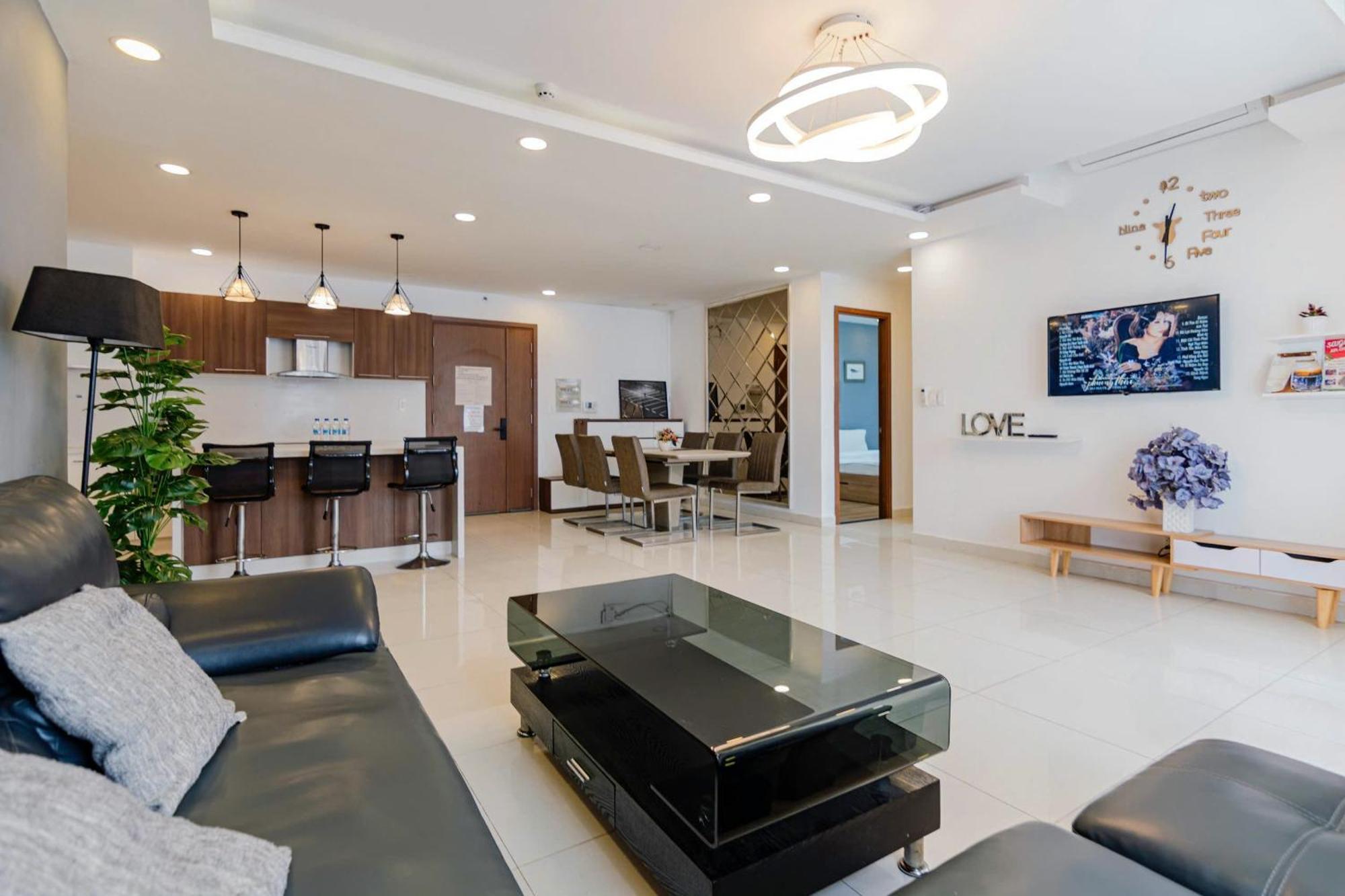 Apartment Spacious 4br Apat At Saigon Centre With Pool, Supermarket, View *
