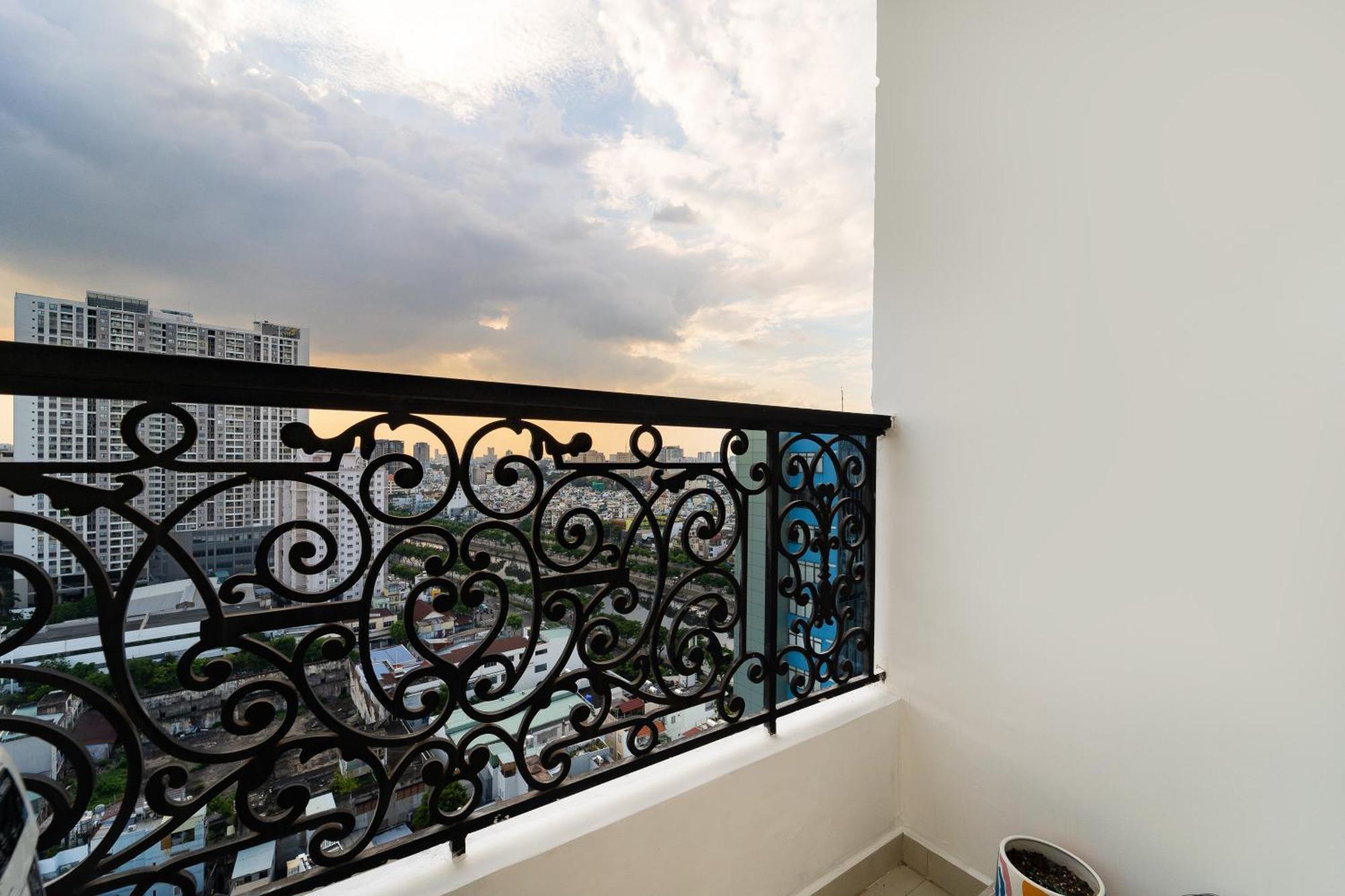 Spacious 4br Apat At Saigon Centre With Pool, Supermarket, View Apartment
