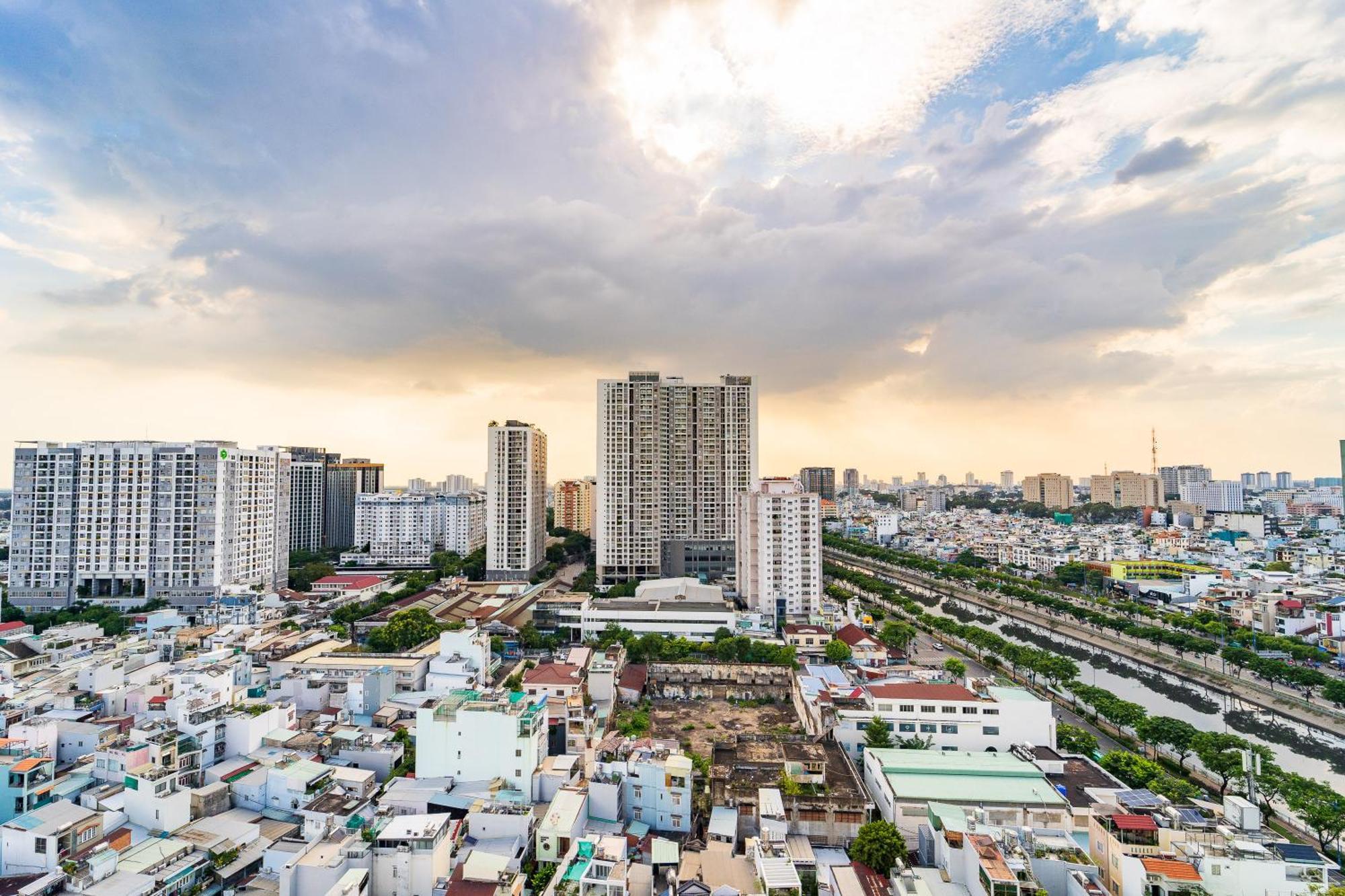 Apartment Spacious 4br Apat At Saigon Centre With Pool, Supermarket, View *
